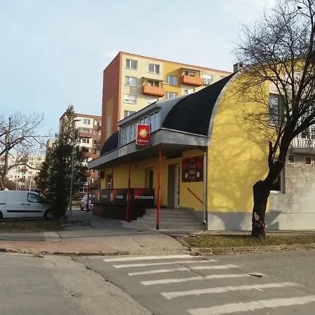 Hradna 9a ホームステイ Nové Zámky